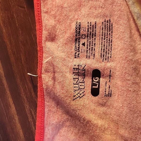 NWOT Wonder Woman sleep set in size large - Picture 6 of 6